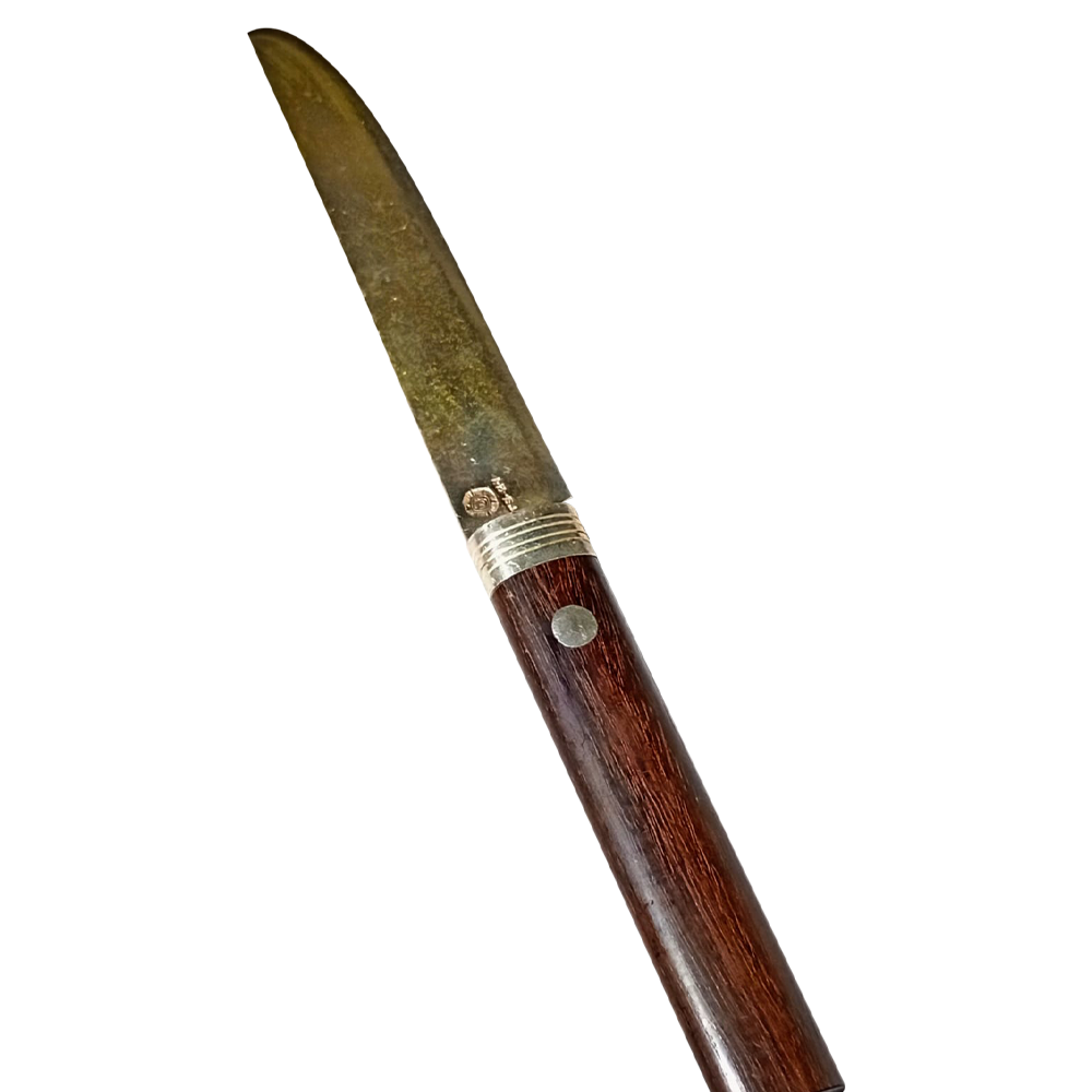 Cuchillo con mango de madera