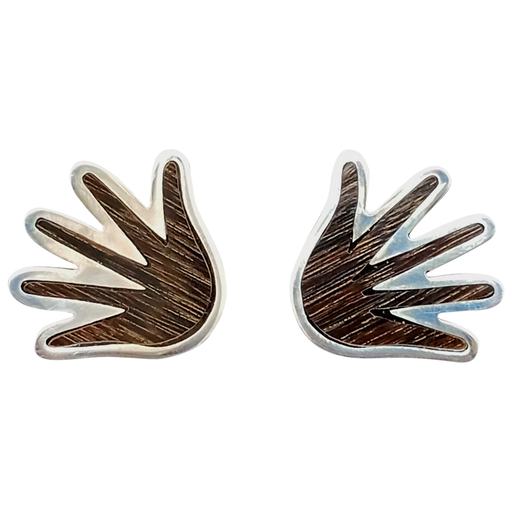 Pendientes de mano de madera