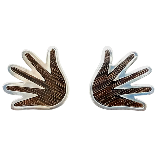 Pendientes de mano de madera