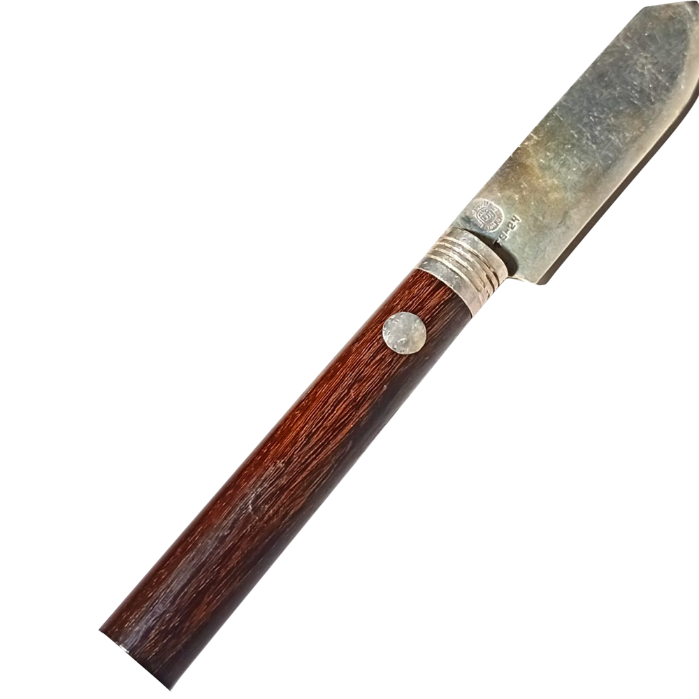 Cuchillo con mango de madera 11