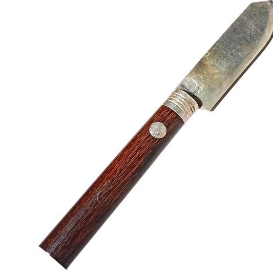 Cuchillo con mango de madera 11