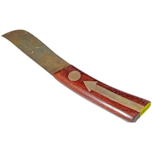 Cuchillo con mango de madera 4