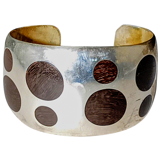 Pulsera brazalete con detalles de madera
